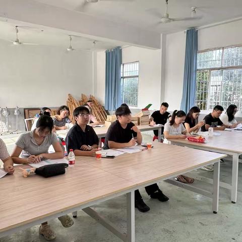 弋阳县小学第三教研共同体举行美术优质课比赛