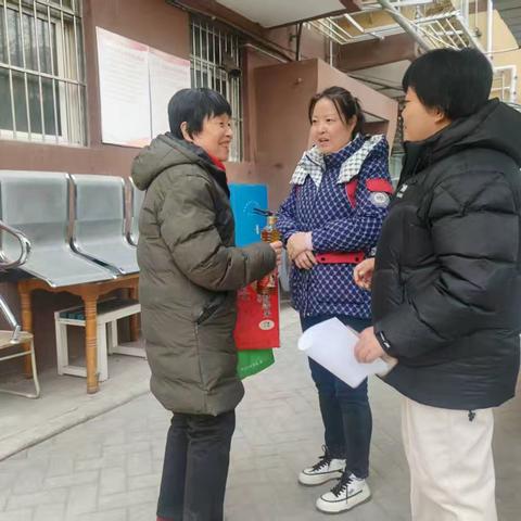 新春慰问暖人心 关爱空巢显温情——自强社区开展春节前空巢老人走访慰问活动