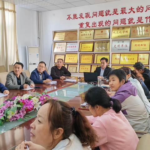 砥志研思，笃行致新——枣庄市第十九中学组织收看省大教研讲堂活动