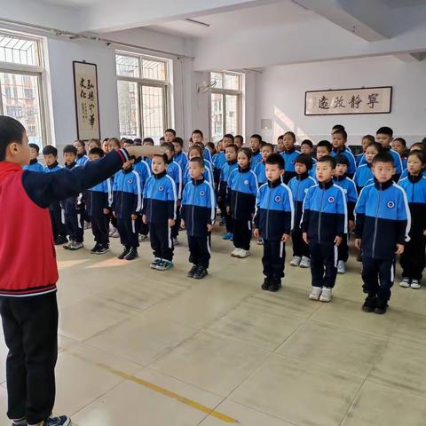 学习二十大  争做好队员——裕华道第一小学二年级分批入队仪式