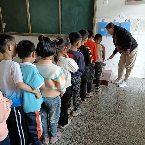 辛集镇中心小学杨洼校区——“食安”“食味”“食育”