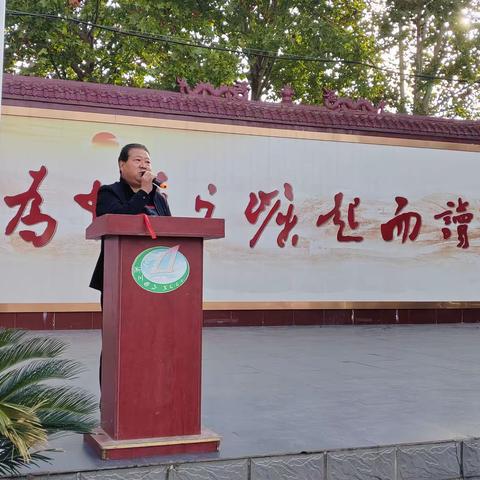 远足跋涉磨意志，重阳登高扬传统