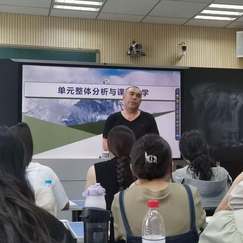 “潜心教研勤探索，扎根教学促提升”——香山街小学新入职教师参加数学教研活动