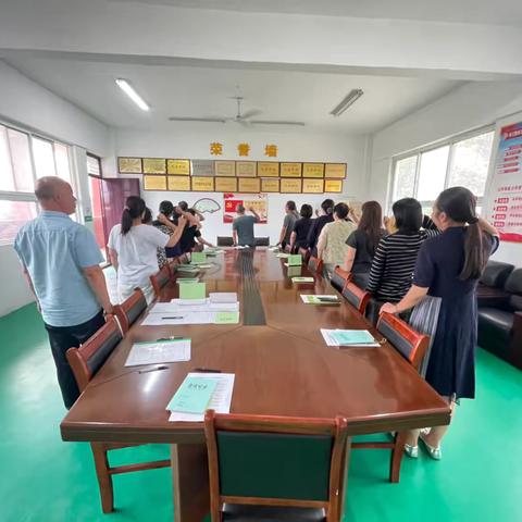 长葛市佛耳湖镇中心小学开展师德宣誓活动 筑牢立德树人思想根基