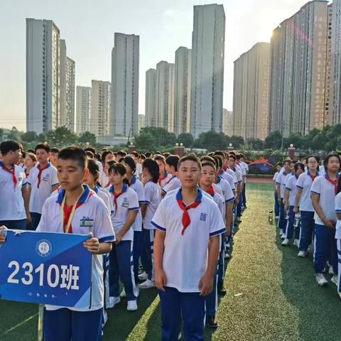 传承奥运精神   争做爱国少年 秋季学期第一次升旗仪式