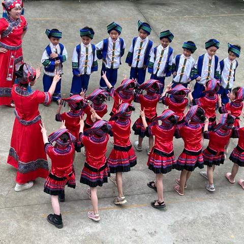 隆盛镇三和外小学“走进三月三，清廉润校园”主题活动