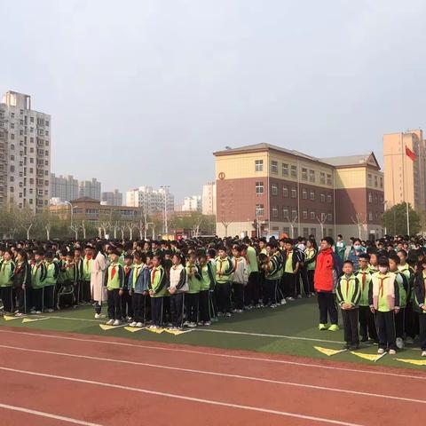 繁花迎风起 不负春光更前行 ——汶上县第五实验小学东和园校区第七周升旗仪式