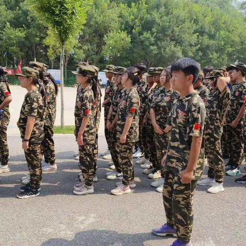 起航新学期，军训踏征程