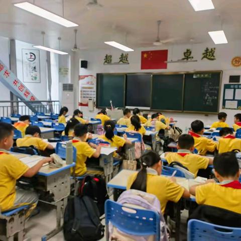 助力答疑解惑 传递育人理念——椰博小学三年级周二、周四基础托管课堂纪实