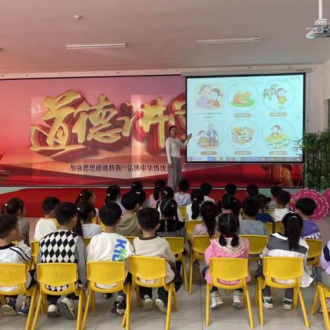 襄城县实验学校幼儿园：          童心敬老·爱在重阳