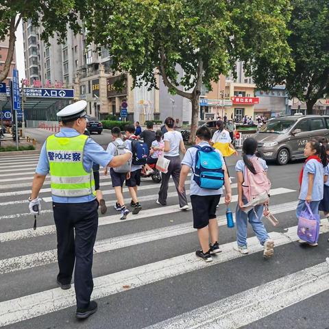 【信都交警一大队】站好“护学岗”，守护“平安路”