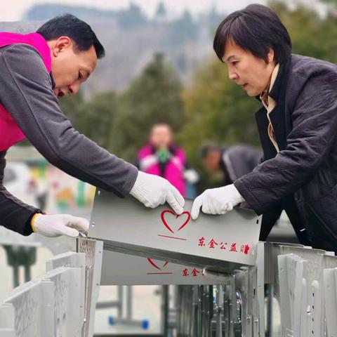 三月春“锋”暖，爱心进校园