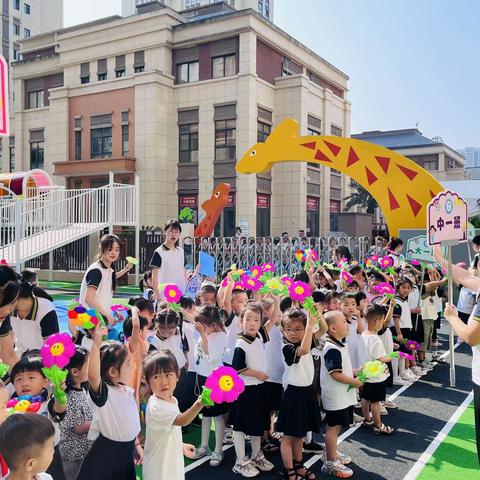 【安康高新学府幼儿园】“童”你一起，扬帆起航 ——开园典礼 新学期 新起点 新梦想     满载着喜悦和祝福，怀揣着憧憬和梦想。迎来了我们都开学典礼。