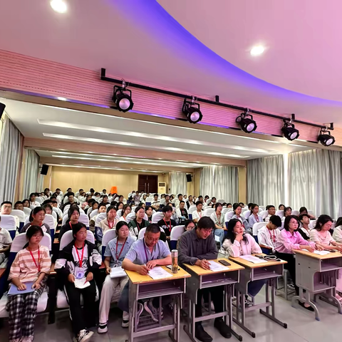 磨头初中八年级“奋斗的青春最美”演讲比赛圆满落幕