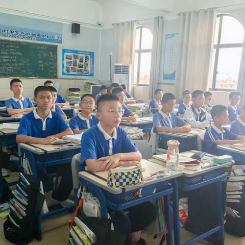 【双减】墨韵传薪 笔锋生华——吉水外国语学校初中部硬笔书法兴趣班