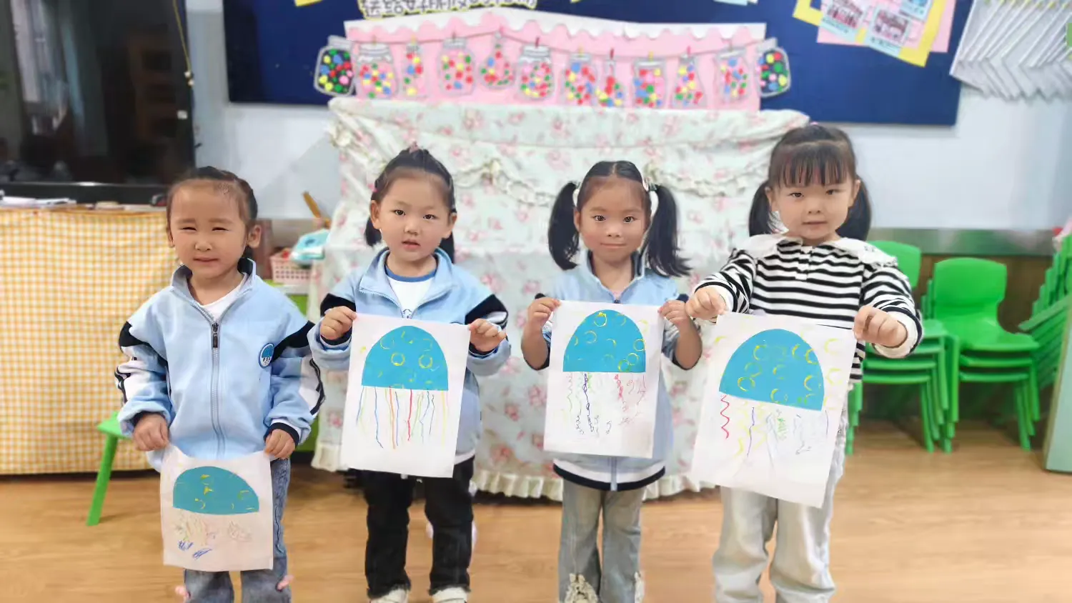 简篇-田五幼百花园小班绘画
——快乐的水母