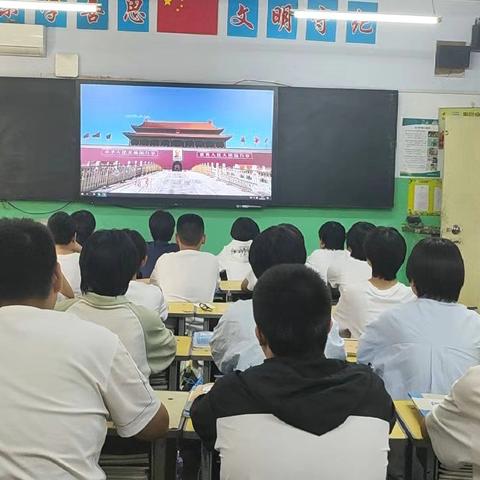 “兴泽少年心，礼赞中国红”