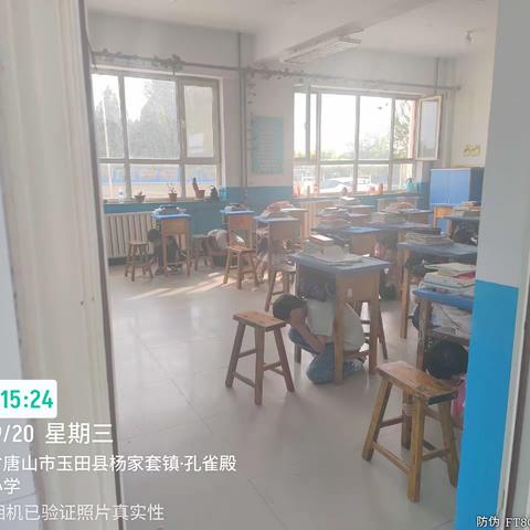 孔雀店中心小学开展逃生演练活动