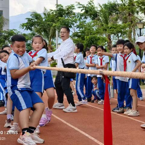 五指山市第三小学——三年级组拔河比赛活动