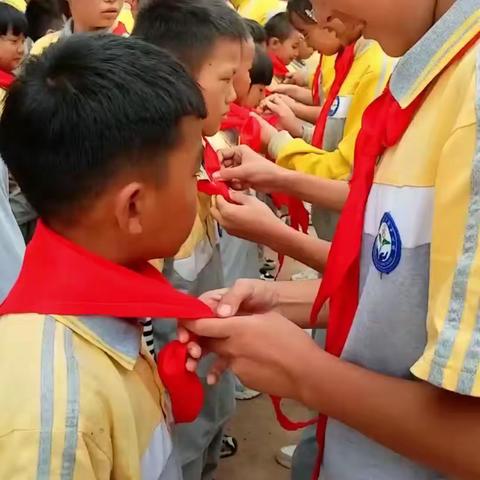 学习二十大，争做好队员——开远市羊街乡红土小学开展少先队建队日活动