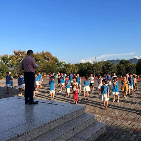 “铭记历史，勿忘国耻”———中畈西川小学开展“九一八”防空安全演练活动