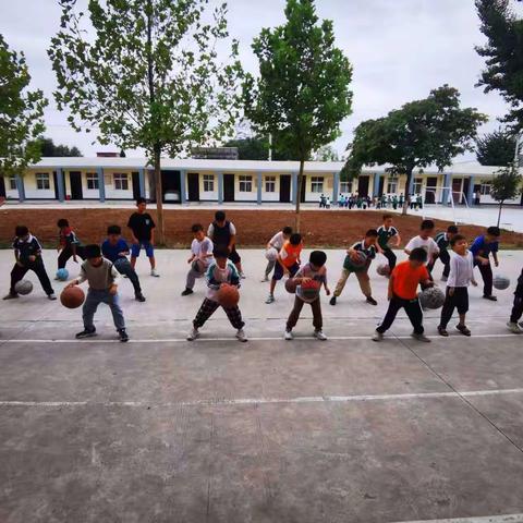 殷都区曲沟镇西曲沟小学 ——篮球社团（二）