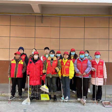 漯河市天桥街道滨河路社区开展城市清洁志愿服务活动