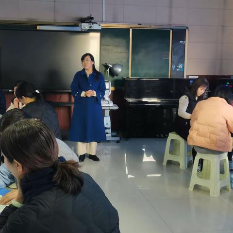 总结过去，再度出发，奋斗点滴，成长见证               ——记道德与法治期中总结教研活动