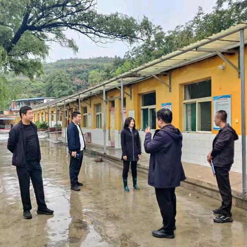 强降雨致险情 霍州民政 ﻿紧急转移安置24名院民