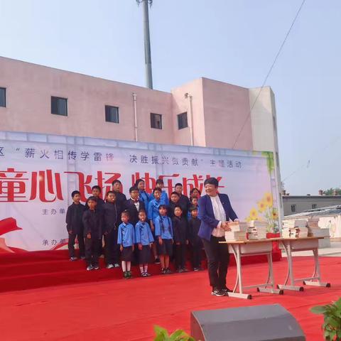 第二十三个社科普及周活动之二 方德女子研习所赠书送书法剪纸进校园活动