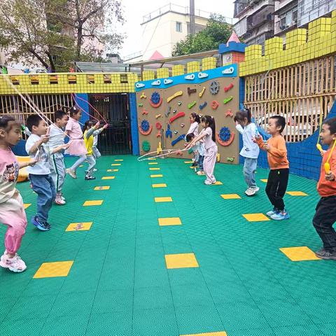 “食”刻守护 安全相伴———三元区名扬幼儿园开展了食品安全主题教育活动。