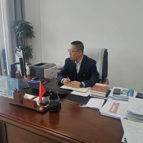 赤峰分行召开4月份服务例会暨每周一课培训