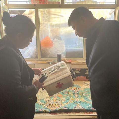 【感党恩  听党话  跟党走】爱心药品“送”到手 关怀居民“暖”到心——霍林郭勒社区在职党员为困难居民送医送药暖心服务