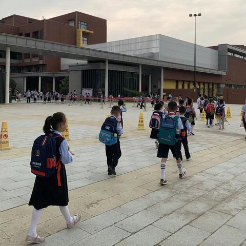 满“新”欢喜  以心迎新 ——宝鸡高新凤师实验小学401班