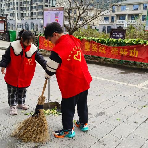 弘扬雷锋精神，争做追“锋”少年