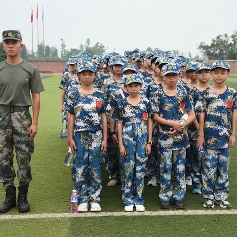 且抒凌云志，不负少年时——新生国防教育纪实