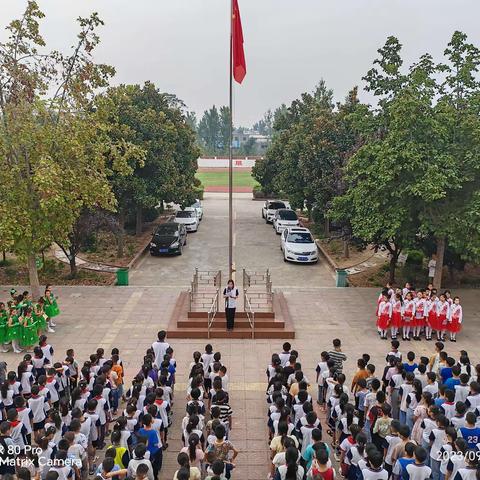 手捧贺卡谢师恩