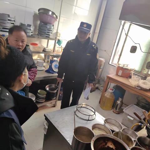 “上门培训”有温度——秦渡街道开展第二批餐饮企业燃气安全培训行动