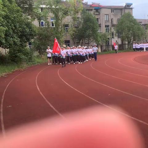 以习惯养成￼之名，赴青春之约；习惯养成习惯养成￼￼，最闪亮的青春！