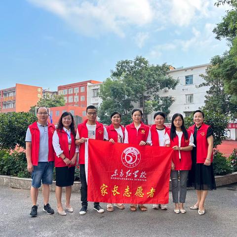 爱心护学岗，安全伴成长——东方红学校爱心护学志愿者活动