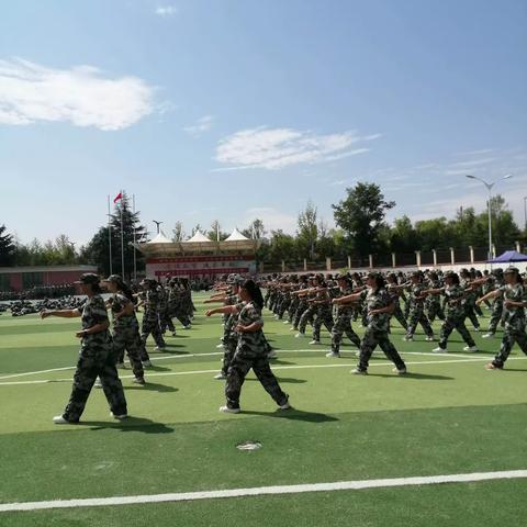 【挥洒汗水，拥抱青春】——长安二初七（7）班军训第五天