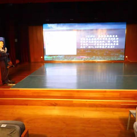 登紫禁之巅 览壮美中轴  ﻿探古都文脉         ——人大附中翠微学校初二年级景山公园实践活动