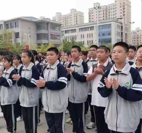 八17班新学期升旗仪式