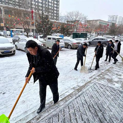 农行隆德新世纪支行【扫雪除冰，便民暖心】