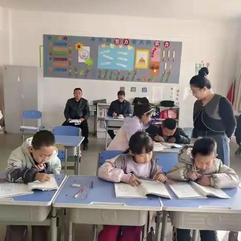 深耕课堂促成长，视导引领启新程——松山区教研中心专家莅临碾坊小学开展教学视导工作