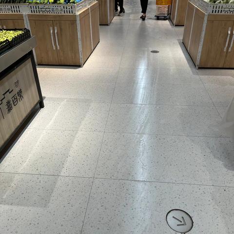 2025年6月9日七家门店店长巡店汇总 ‍       本次巡店后仓比上次来时整体改善好多，请再努力！二楼卖场整体空调开太少，感觉卖场太闷热， 建议生鲜区域多开空调！ ‍