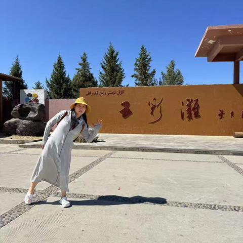布尔津的五彩滩—上帝打翻的调色盘