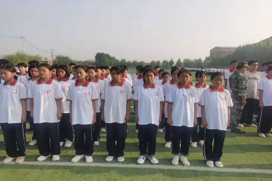 简篇-训练场上展豪情,烈日之下迎蜕变
--------刘楼中学军训活动纪实