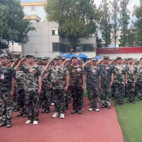 以军训之名，赴青春之约；军训军训，最闪亮的青春！