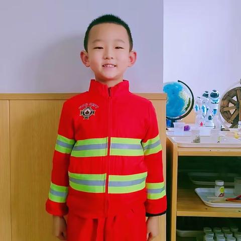 【泽馨苑幼儿园】🍀苗苗二班🍀典藏童年记忆之曹一宸